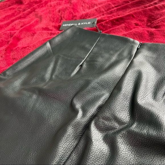 Blackβfaux leatherΒ mini skirt - Picture 6 of 6